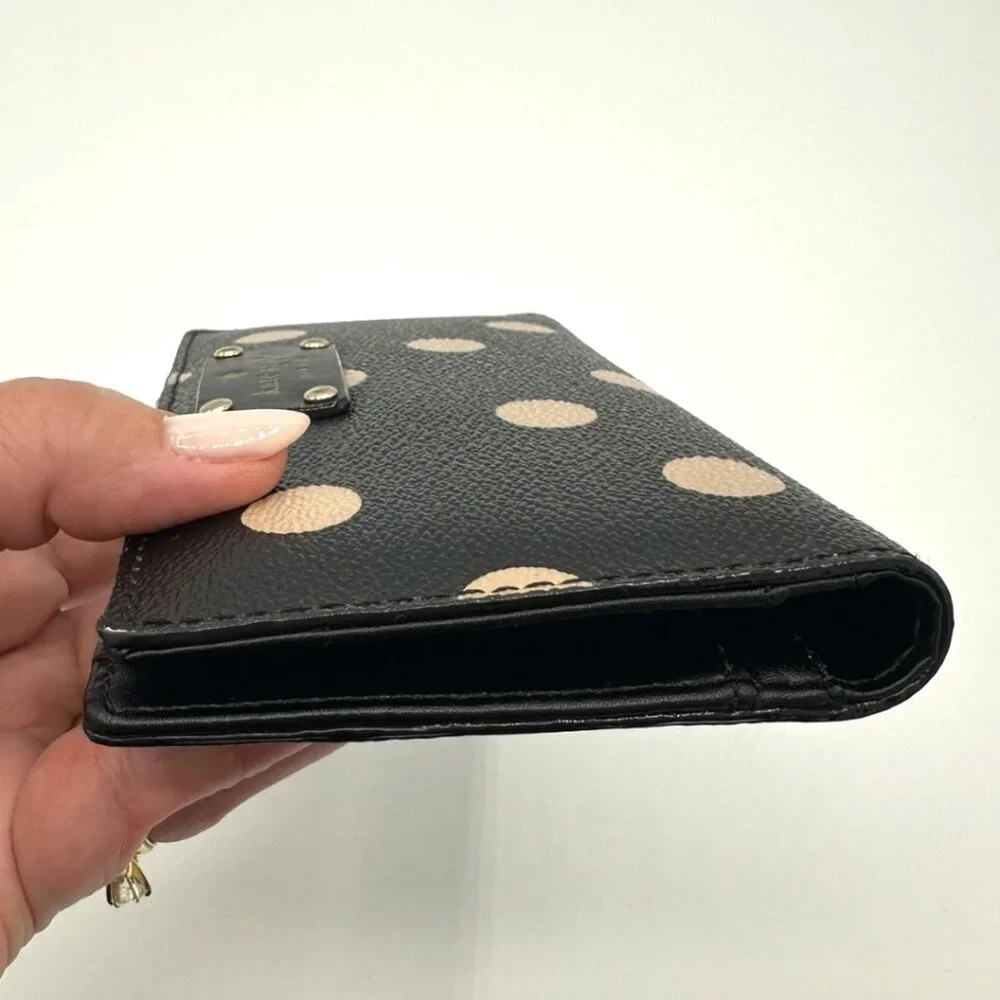 💰SALE💰 Kate Spade Leather Polka Dot Slim Snap Bifold Wallet Black/Light Beige - Picture 6 of 14